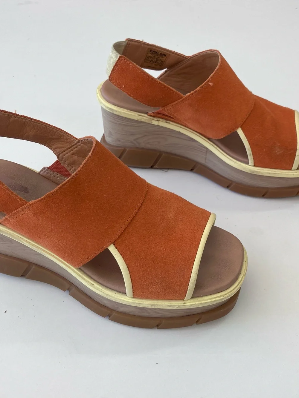 Sorel women’s us size 5.5 orange and tan platform shoes with faux wooden heel
